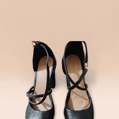 sapato salto grosso griffe preto 37
