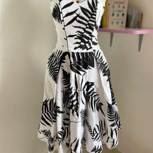 vestido lança perfume tomara que caia estampado p