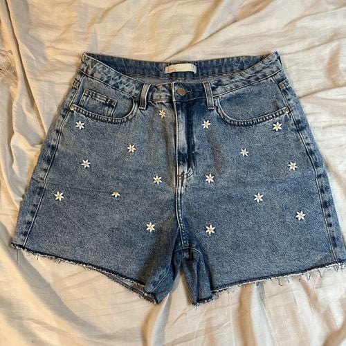 short jeans margaridas 42
