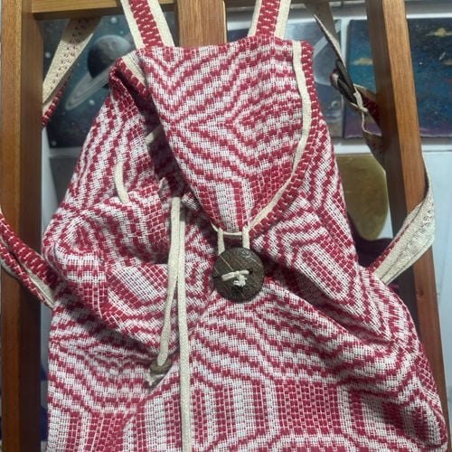 mochila artesanal tecido estampada vermelha