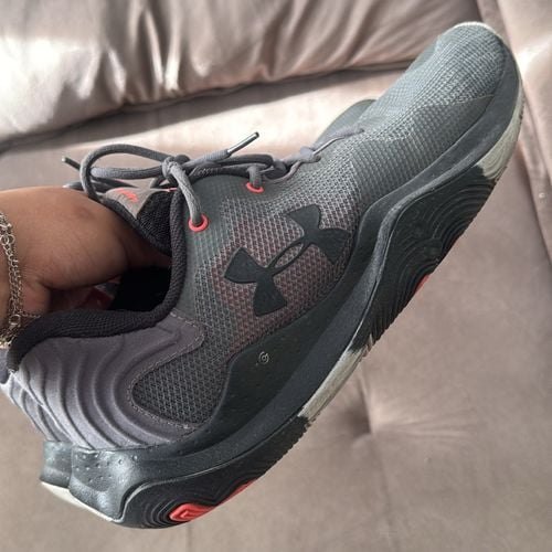 tênis under armour cinza 44